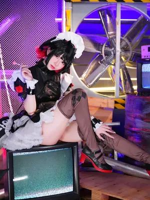 Sally Dorasnow - Ellen Joe_03