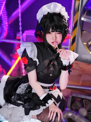Sally Dorasnow - Ellen Joe_06