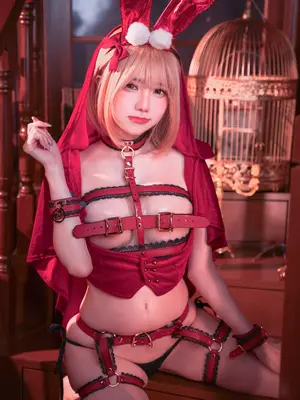 Sally Dorasnow - Red Riding Hood_08