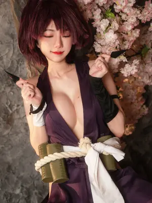 Sally Dorasnow - Yuzuriha_02