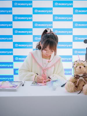 [ももにゃん（原魔物喵）] ビキニアイドルのサイン会_005