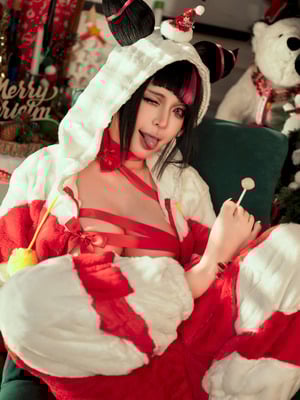 Umeko J - Juri Han Christmas_004_uuqc