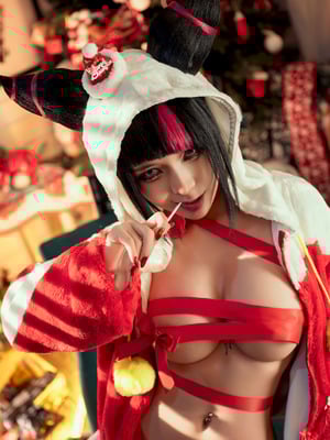 Umeko J - Juri Han Christmas_015_wrft