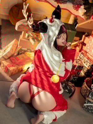 Umeko J - Juri Han Christmas_027_wlct