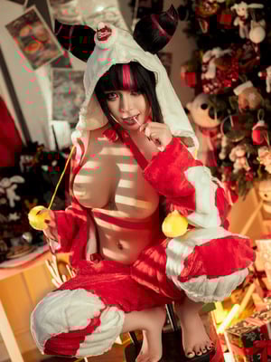 Umeko J - Juri Han Christmas_034_kmbk