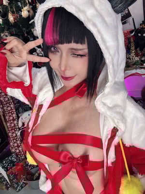 Umeko J - Juri Han Christmas_084_gwql