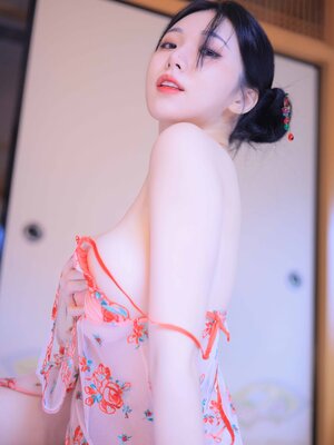 Yeon Woo - HEAT_026