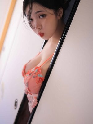 Yeon Woo - HEAT_066
