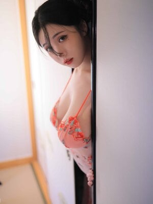Yeon Woo - HEAT_069