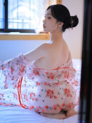 Yeon Woo - HEAT_081