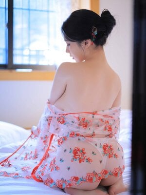 Yeon Woo - HEAT_082