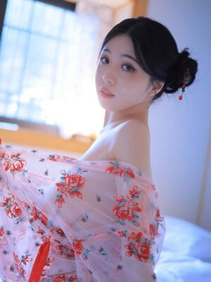 Yeon Woo - HEAT_083