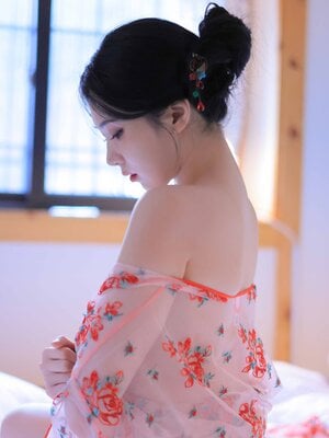 Yeon Woo - HEAT_084