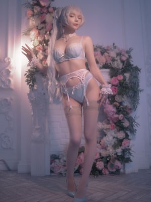 Michi Kyunn - Weiss in flowers_18