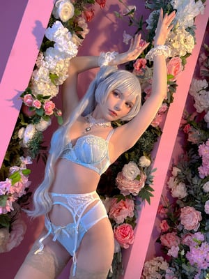 Michi Kyunn - Weiss in flowers_47