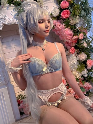 Michi Kyunn - Weiss in flowers_50