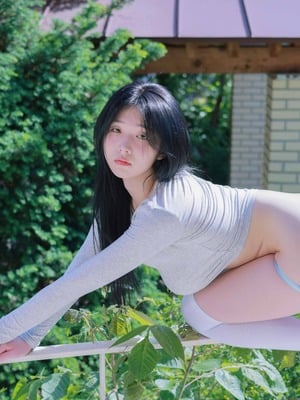 Yeon Woo - Terrace_121