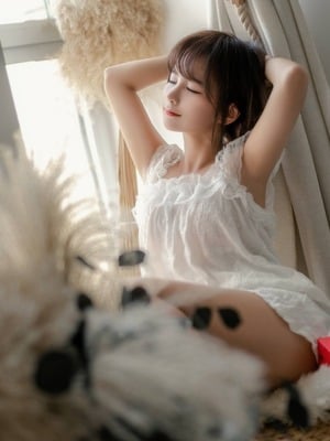 蠢沫沫 - 白睡衣_01